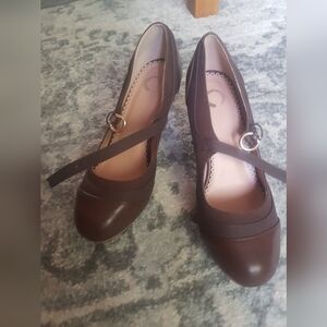 Journee Brown Mary Jane Heels 8.5